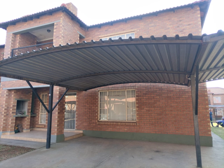2 Bedroom Property for Sale in Waterval East North West